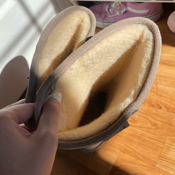 NWOT-Bearpaw boots - Picture 7 of 8